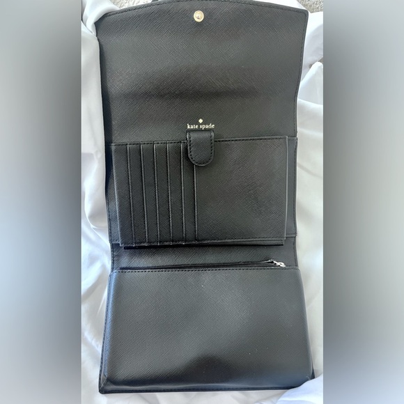 Kate Spade sleek Black Leather Crossbody Bag with Adjustable Strap - Picture 8 of 9